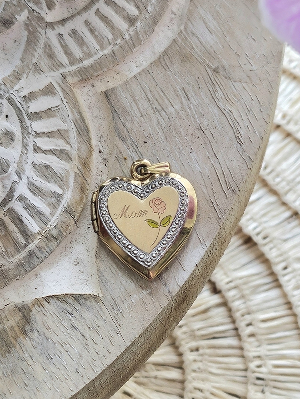 10K "Mom" Heart Locket Pendant